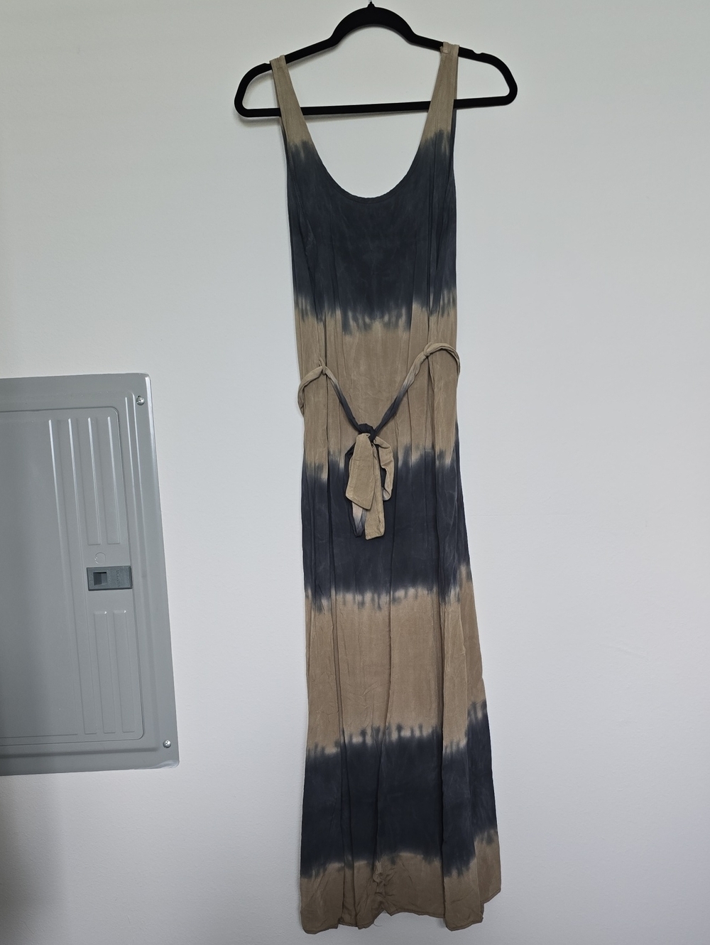 Forever 21 Tan and Charcoal Tie-Dye Scoop Neck Maxi Dress with Waist Tie